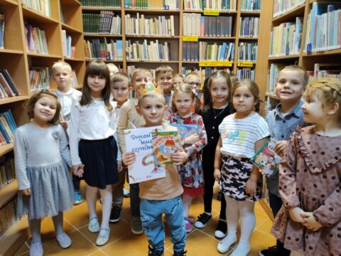 <strong>Przedszkolaki odwiedziły bibliotekę w Piskach</strong>