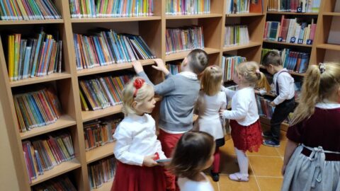 <strong>Najmłodsi czytelnicy odwiedzili bibliotekę w Piskach</strong>