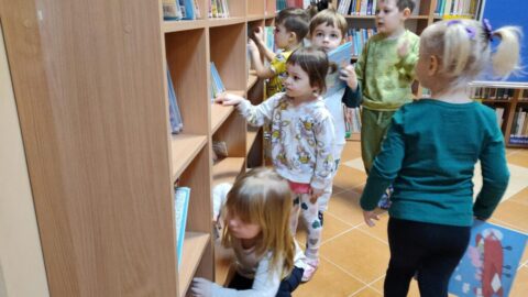 <strong>Przedszkolaki w bibliotece w Piskach</strong>