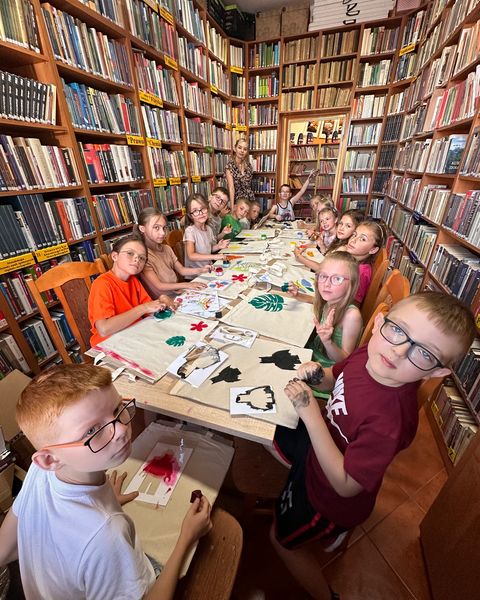 22-2 Wakacje w bibliotece z książką w Gminnej Bibliotece Publicznej w Czerwinie – dzień 4.