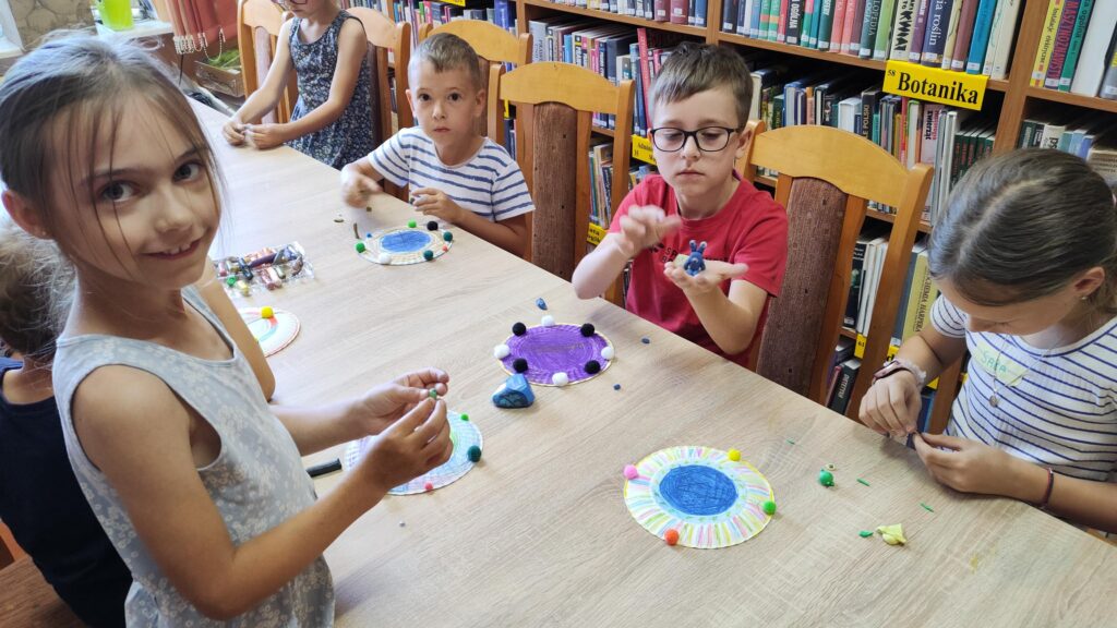 4444 Sobotnie kreatywne warsztaty w ramach projektu „Nasza biblioteka – przygoda na każdej stronie”