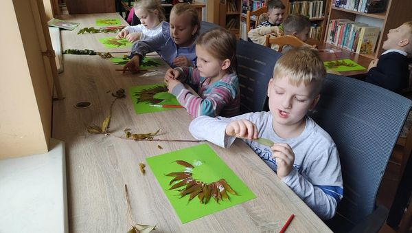 obraz-65 DZIEŃ JEŻA W BIBLIOTECE W PISKACH