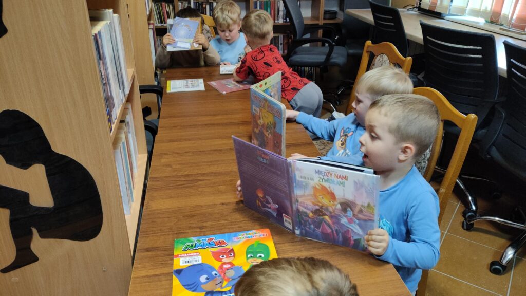 IMG20250516125654-1024x576 Przedszkolaki w bibliotece w Piskach