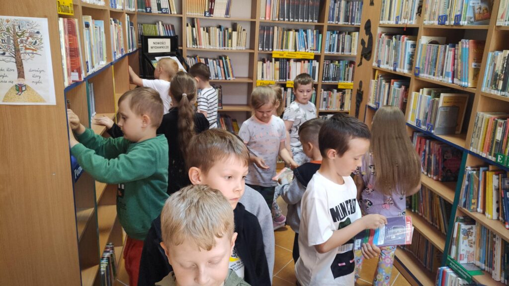 IMG20250613123142-1024x576 Przedszkolaki w bibliotece w Piskach