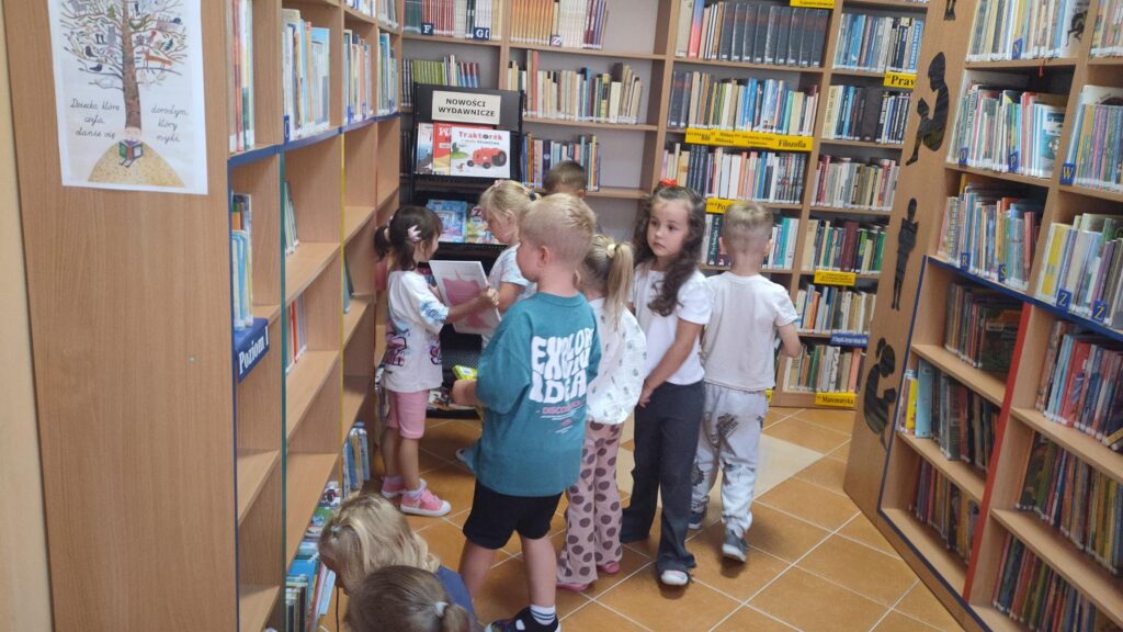 IMG20250910115304-1024x576 Przedszkolaki w bibliotece w Piskach