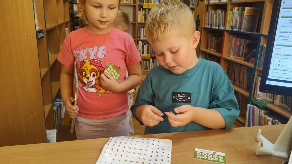 IMG20250910120045-1024x576 Przedszkolaki w bibliotece w Piskach