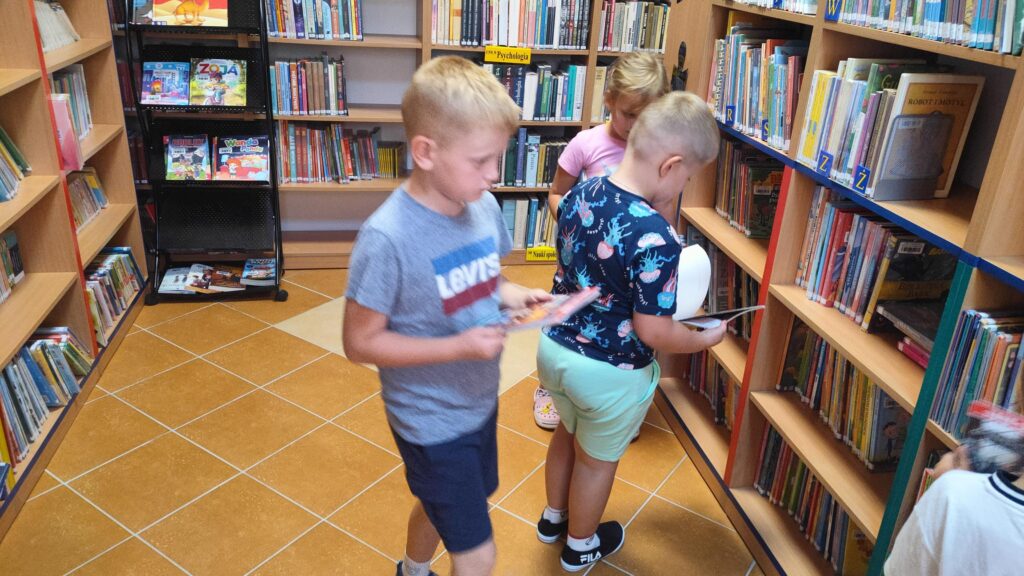 IMG20250910121615-1024x576 Przedszkolaki w bibliotece w Piskach