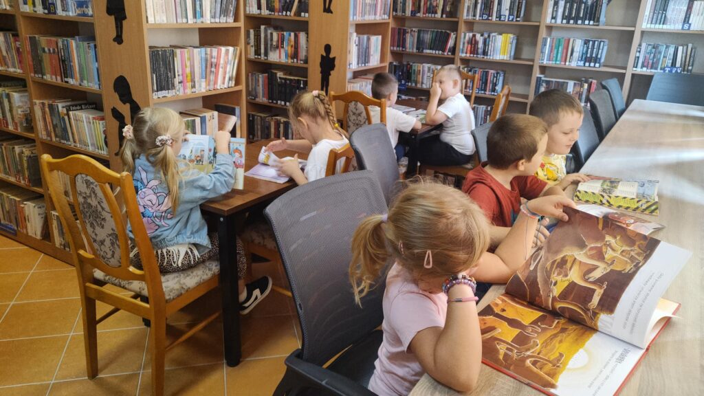 IMG20250917112231-1024x576 Przedszkolaki w bibliotece w Piskach