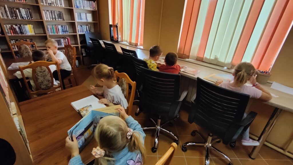 IMG20250917112250-1024x577 Przedszkolaki w bibliotece w Piskach