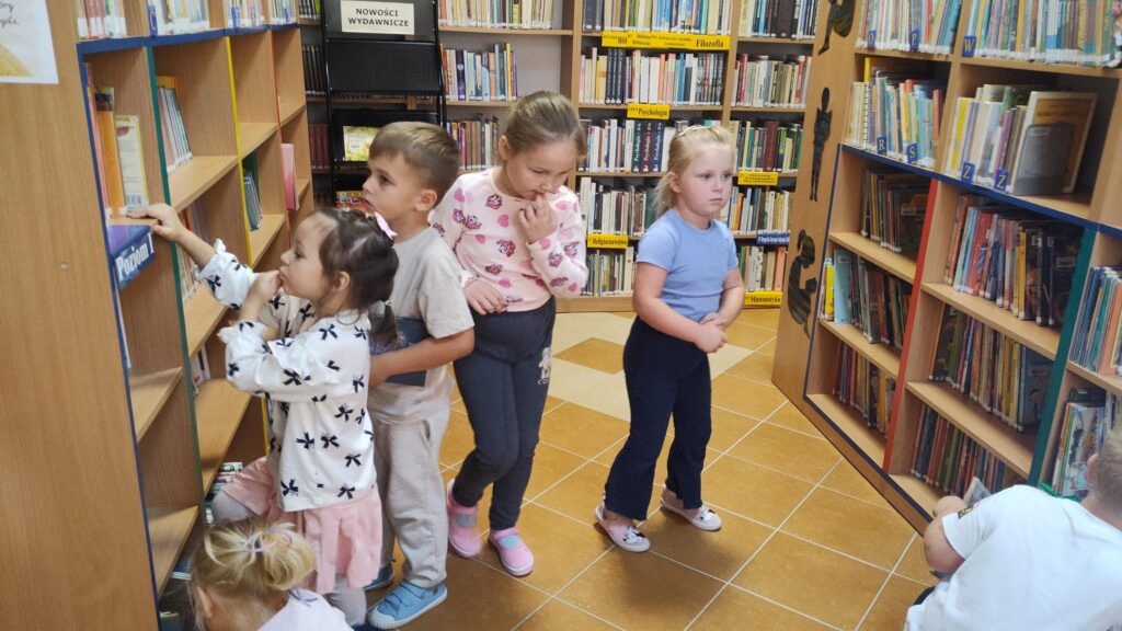 IMG20250917120920-1024x576 Przedszkolaki w bibliotece w Piskach
