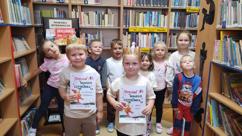 IMG20250926101902_01-1024x576 Przedszkolaki w bibliotece w Piskach