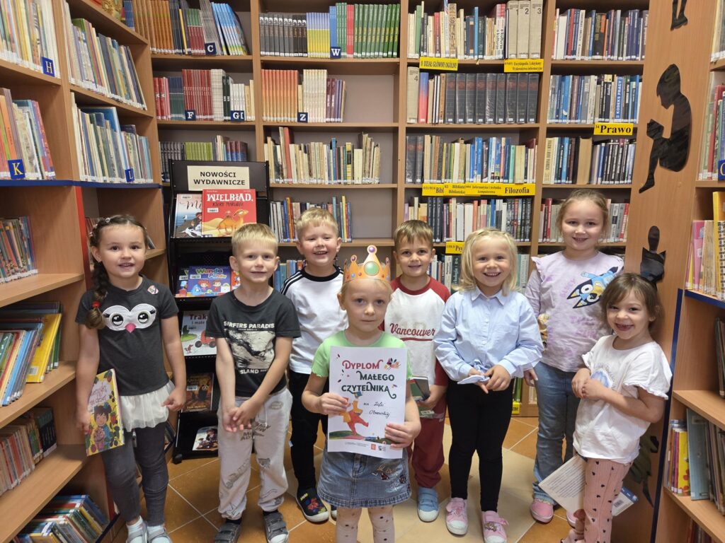 20251001_100321-1024x768 Przedszkolaki w bibliotece w Piskach