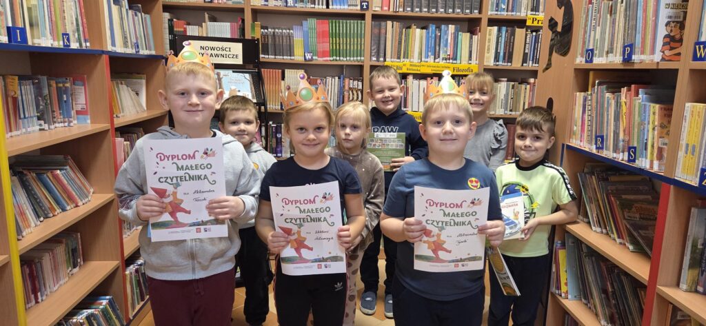 20251112_103443-1024x473 Przedszkolaki w bibliotece w Piskach