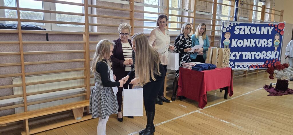 20251117_120348-1024x473 Szkolny Konkurs Recytatorski “Ojczyzna w dziecięcych sercach”