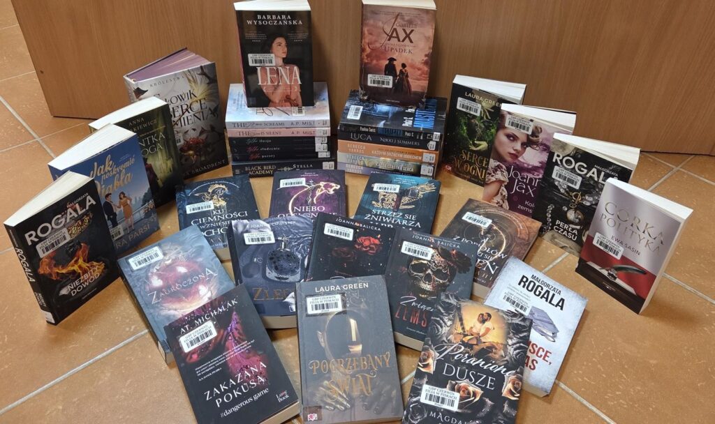 20251120_122737-1-1024x608 Nowe książki w bibliotece w Piskach!