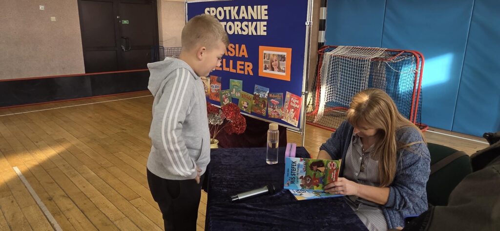 20251124_101201-1024x473 Spotkanie autorskie z Kasią Keller w Piskach