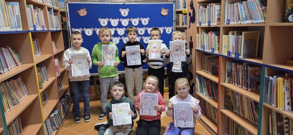 20251125_094009-1024x473 Dzień Pluszowego Misia w bibliotece w Piskach