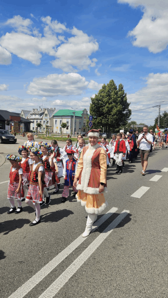 image-218-577x1024 „Zatańczmy i zaśpiewajmy historię" - muzyczny początek lata w Czerwinie!