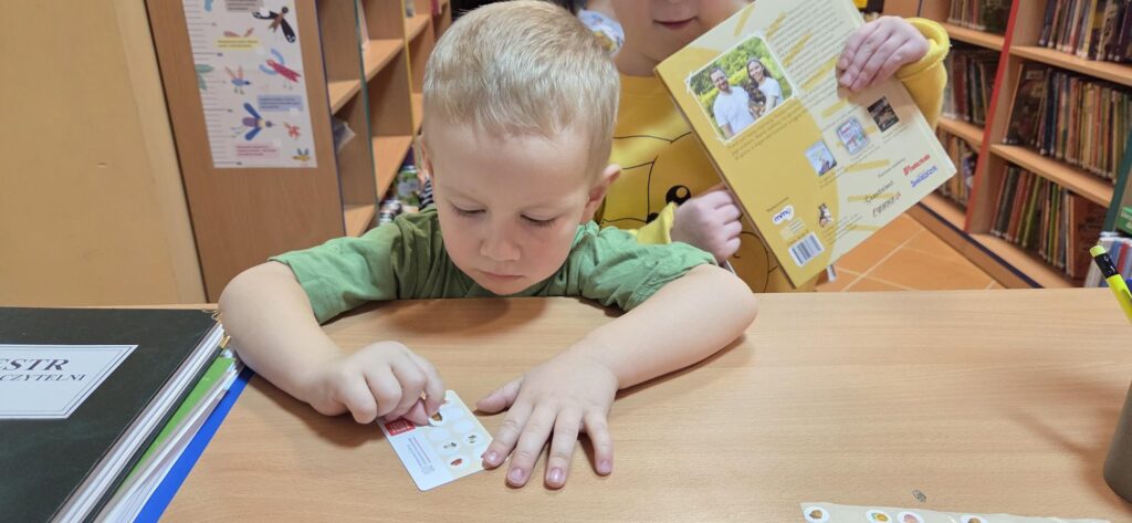 20251210_111852-1024x473 Przedszkolaki w bibliotece w Piskach