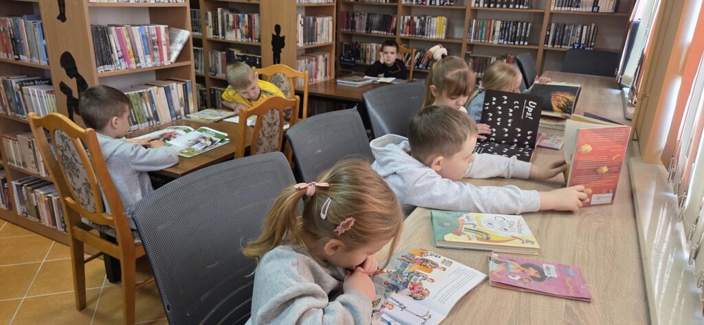 20260114_101743-1024x473 Przedszkolaki w bibliotece w Piskach