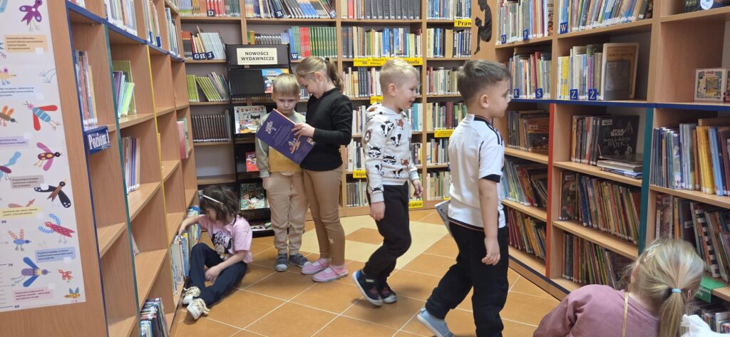 20260114_103458-1024x473 Przedszkolaki w bibliotece w Piskach