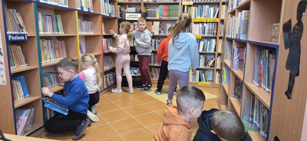 20260204_102339-1024x473 Przedszkolaki w bibliotece w Piskach