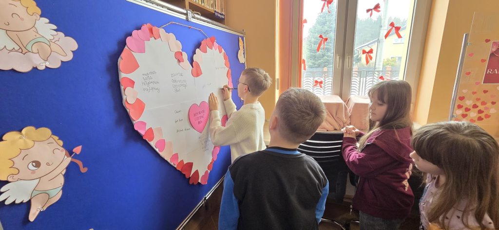 20260212_130253-1024x473 ,,Zakochaj się w książce!”- romantyczny tydzień w bibliotece w Piskach
