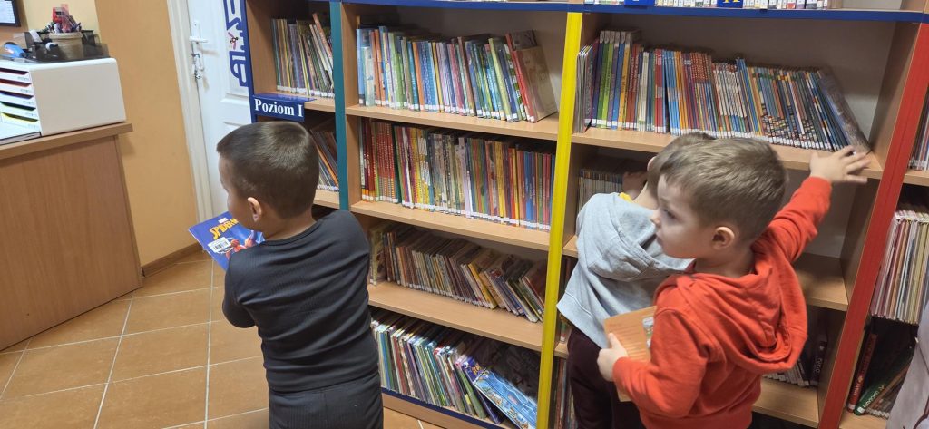 20260217_113454-1024x473 Przedszkolaki w bibliotece w Piskach