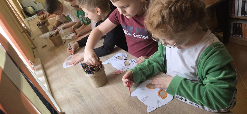 20260217_125702-1024x473 Bibliotekę w Piskach opanowały koty!!!