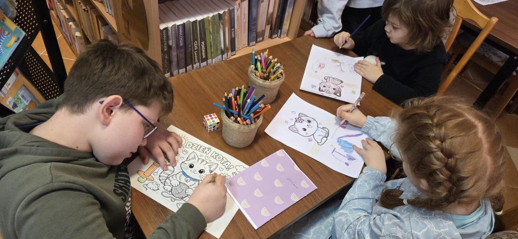 20260218_105024-1024x473 Bibliotekę w Piskach opanowały koty!!!