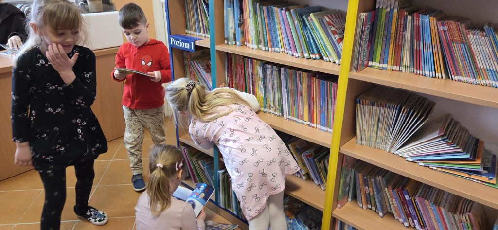 20260218_114731-1024x473 Przedszkolaki w bibliotece w Piskach