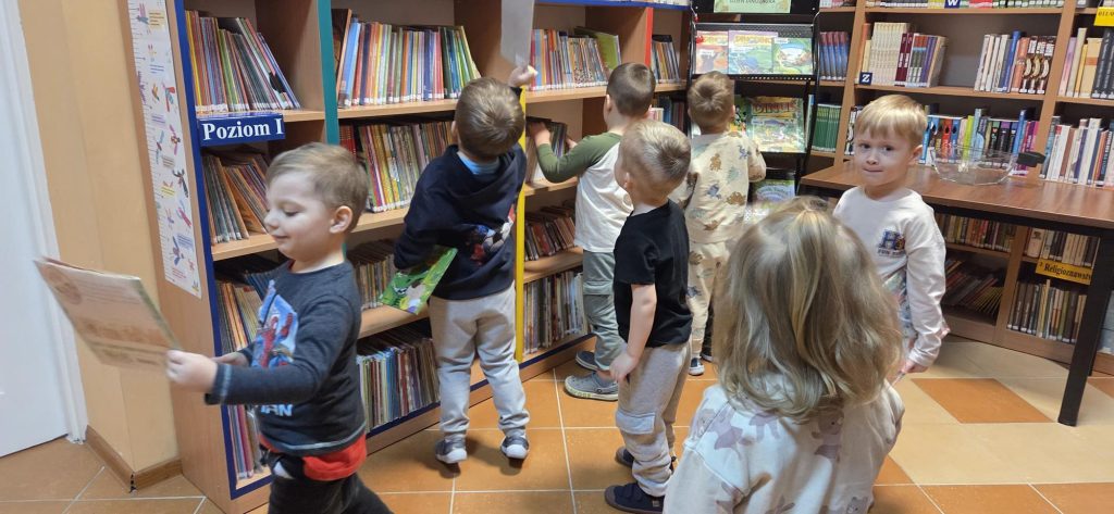 20260225_095038-1024x473 Wielkie przygody małych czytelników w Piskach!