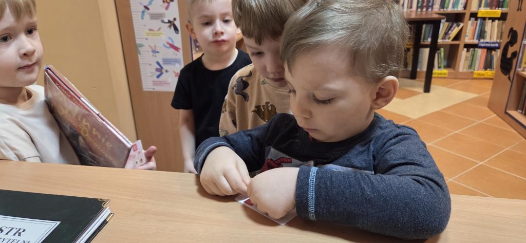 20260225_095229-1024x473 Wielkie przygody małych czytelników w Piskach!