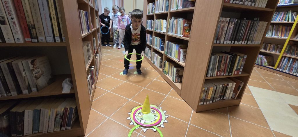 20260225_122744-1024x473 Niezwykłe obchody Dnia Dinozaura w bibliotece w Piskach