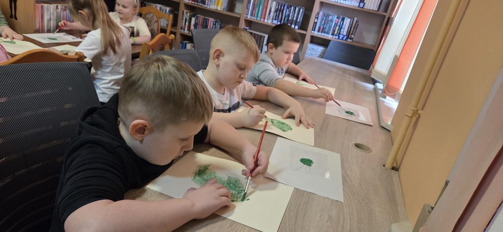 20260225_123329-1024x473 Niezwykłe obchody Dnia Dinozaura w bibliotece w Piskach