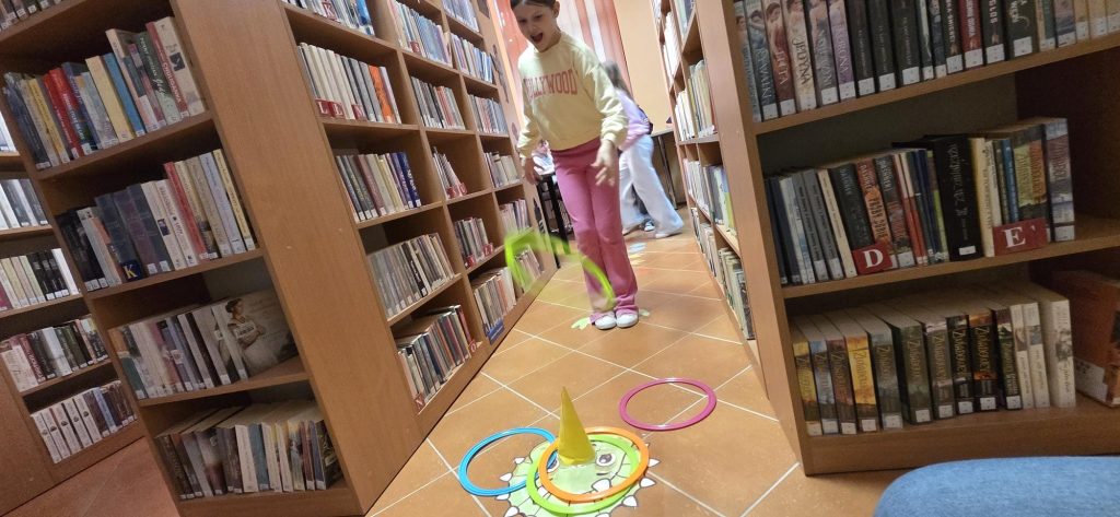 20260226_132604-1024x473 Niezwykłe obchody Dnia Dinozaura w bibliotece w Piskach