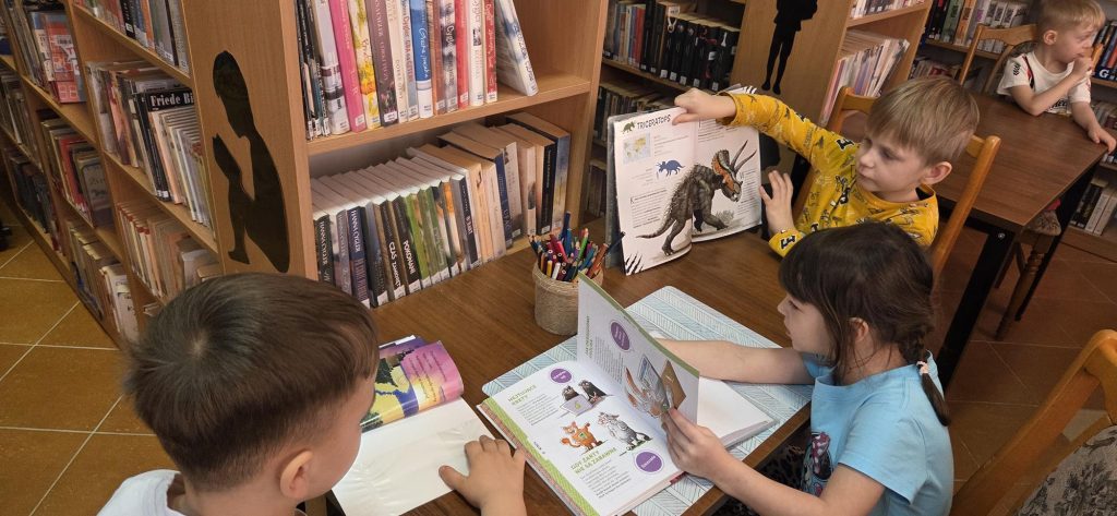 20260304_100642-1-1024x473 Wielkie przygody małych czytelników w Piskach!