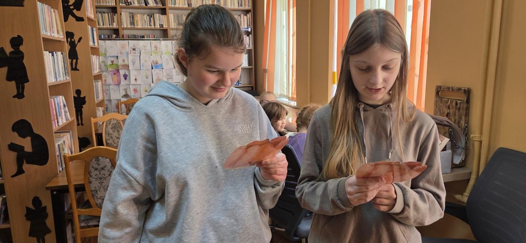 20260309_104052-1024x473 Dzień Kobiet w Bibliotece w Piskach!