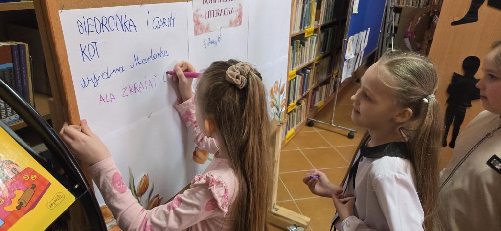 20260309_104238-1024x473 Dzień Kobiet w Bibliotece w Piskach!