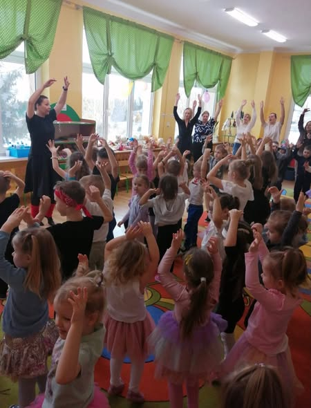 image-63 Dzień Tańca w Przedszkolu Samorządowym w Czerwinie